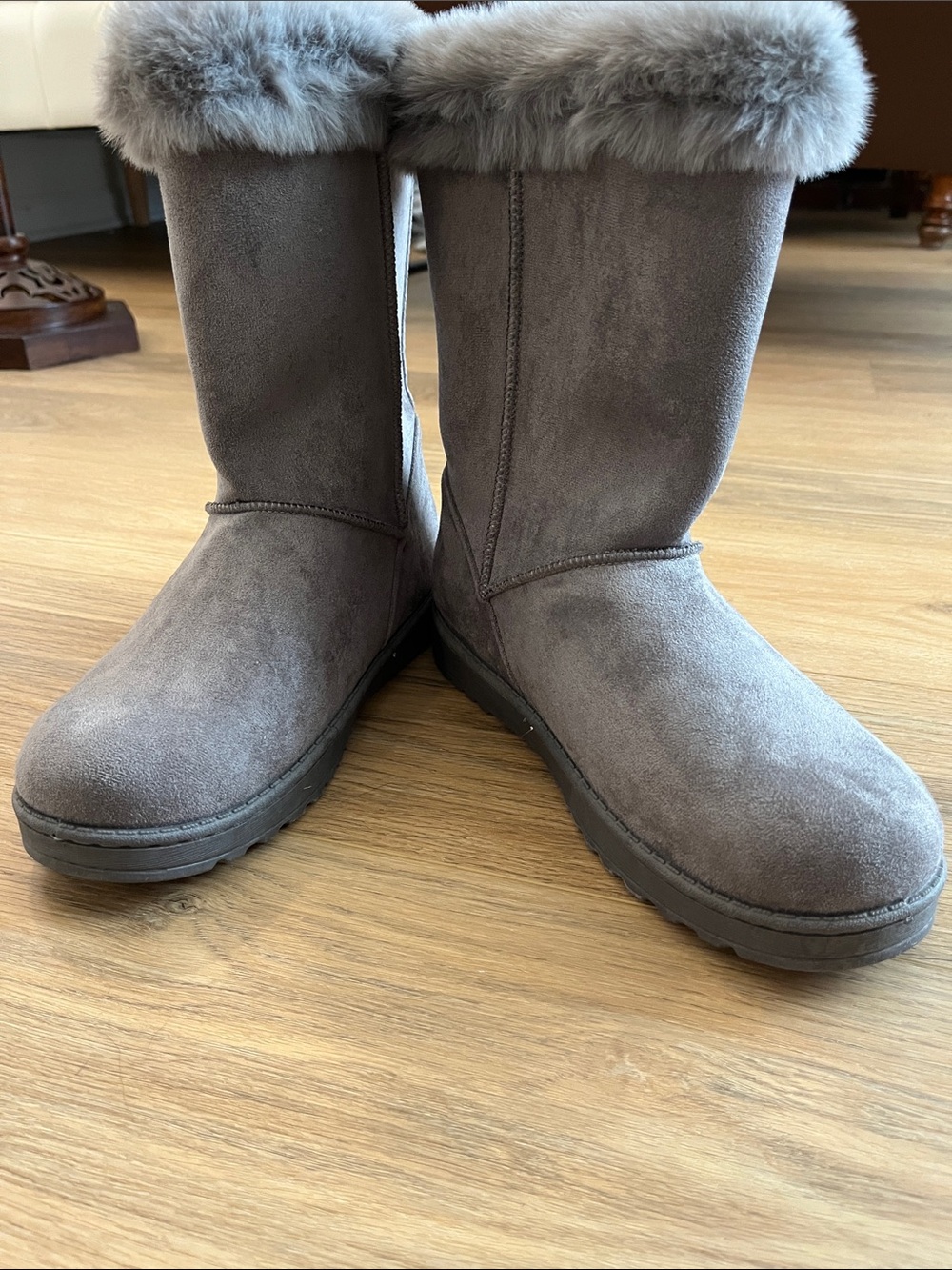 NWT SO Abigail Grey Faux Fur Cuff Suede Boots